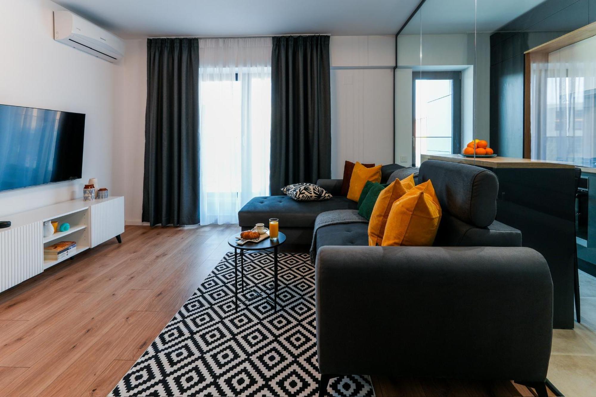 Sandra - Park-View Apt With Balcony & Parking Bucharest Exterior photo